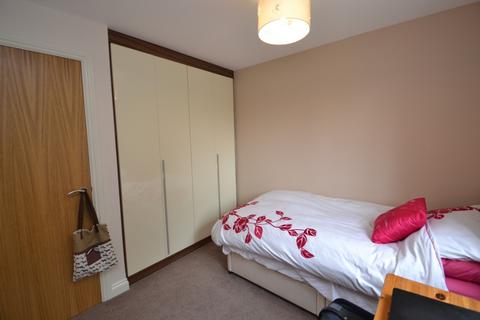 2 bedroom flat to rent, Potternewton Mount, Leeds LS7