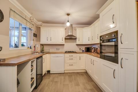 4 bedroom end of terrace house for sale, Chillerton, Netley Abbey