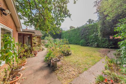 4 bedroom bungalow for sale, Woodcote Road, Caversham, Reading