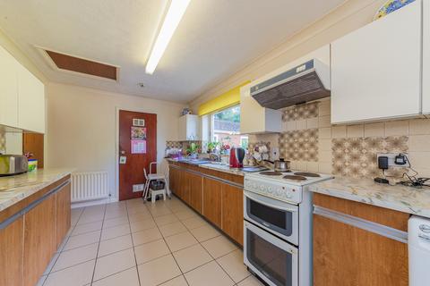 4 bedroom bungalow for sale, Woodcote Road, Caversham, Reading