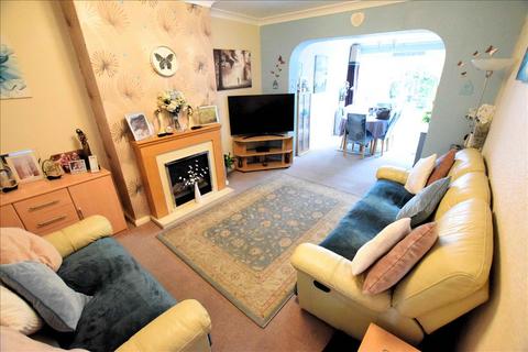 4 bedroom semi-detached house for sale, Uxbridge Road, Feltham, Middlesex, TW13