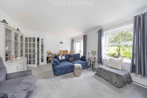 1 bedroom retirement property for sale, Hall Place Drive, Weybridge KT13