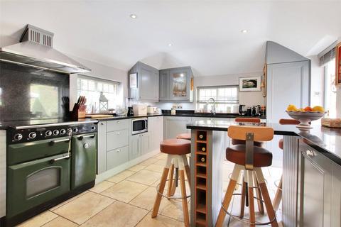 4 bedroom detached house for sale, Tonbridge Road, Bough Beech, Edenbridge, Kent, TN8