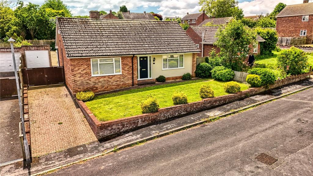Barn Close, Crewkerne, Somerset, TA18 2 bed bungalow for sale £380,000