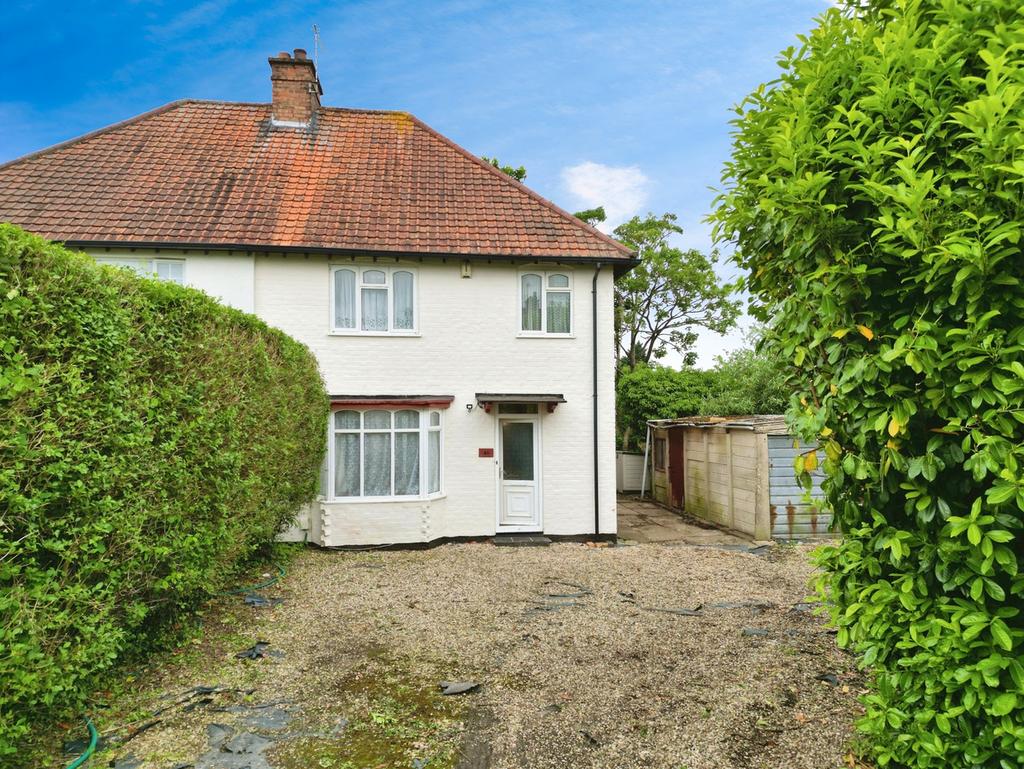 Oadby LE2 3 bed semidetached house for sale £325,000