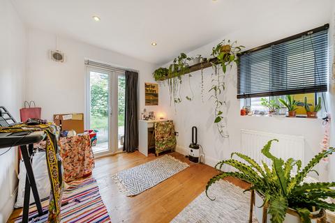 2 bedroom apartment for sale, Kincaid Road, Peckham, London