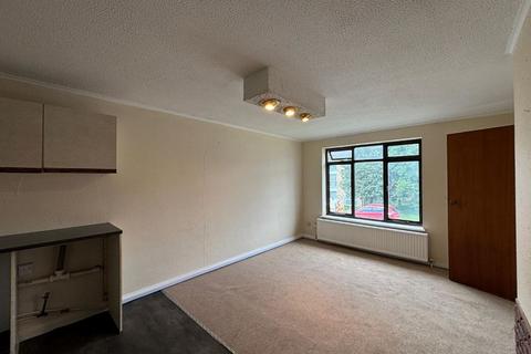 2 bedroom flat for sale, Flat 4 Norman Court, 42 Lynn Road, Ilford, Essex, IG2 7DS