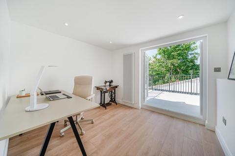 4 Raeburn Street, London, SW2 5QU