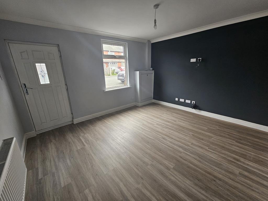 Shevington Moor, Standish, WN6 0SQ 2 bed terraced house £775 pcm (£