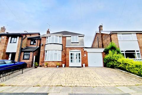 3 bedroom detached house to rent, Ennerdale Drive, Bury, BL9