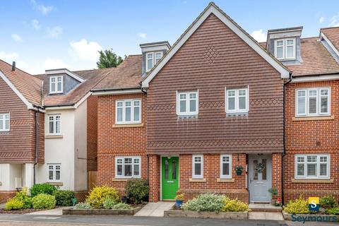 8 Sime Close, Guildford, GU3 3ED