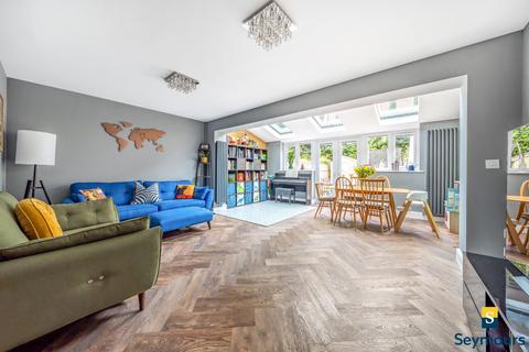 8 Sime Close, Guildford, GU3 3ED