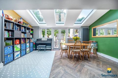 8 Sime Close, Guildford, GU3 3ED