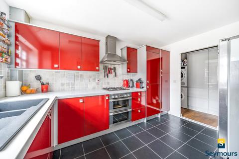 8 Sime Close, Guildford, GU3 3ED