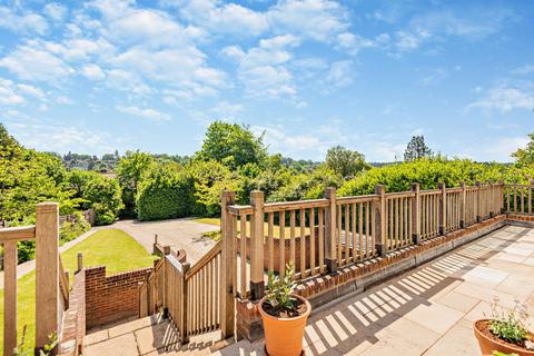 Maybank Farnham Lane, Haslemere, GU27 1EU