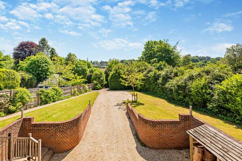 Maybank Farnham Lane, Haslemere, GU27 1EU