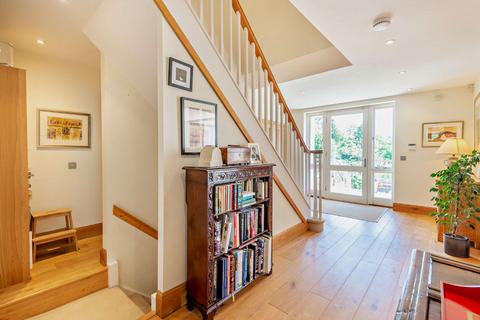 Maybank Farnham Lane, Haslemere, GU27 1EU