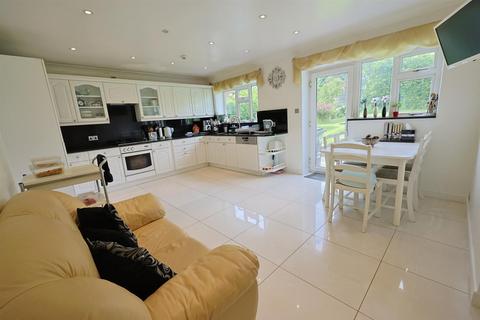 4 bedroom detached house for sale, Francklyn Gardens, Edgware, Greater London, HA8