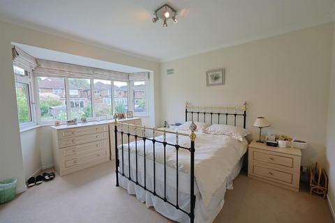 4 bedroom detached house for sale, Francklyn Gardens, Edgware, Greater London, HA8
