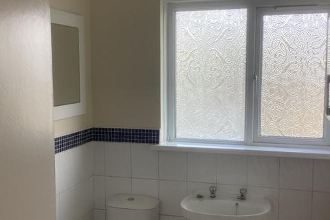 2 bedroom flat to rent, Pentremeurig Road, Carmarthen