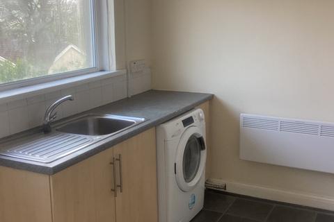 2 bedroom flat to rent, Pentremeurig Road, Carmarthen