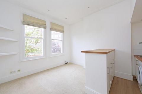 1 bedroom apartment to rent, Rowfant Road, SW17