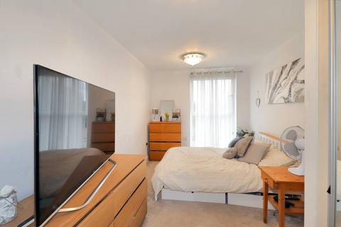 2 bedroom apartment for sale, Mole Road, Hersham KT12