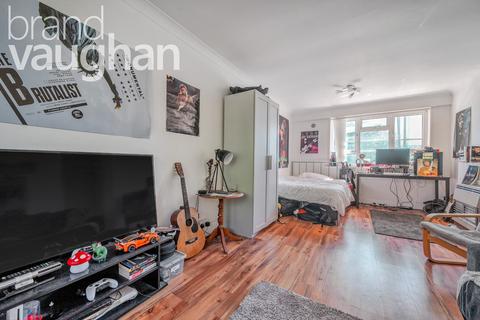 3 bedroom flat to rent, Selsfield Drive, Moulsecoomb BN2