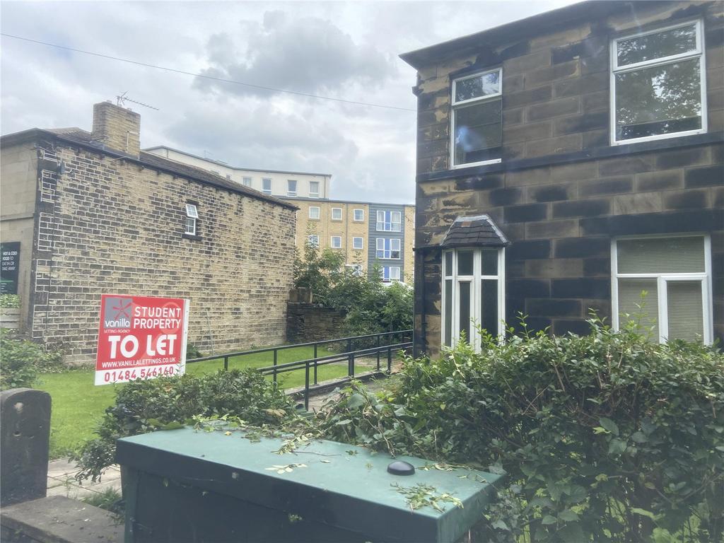 9 Kings Mill Lane, Huddersfield, HD1 4 bed semidetached house £1,543