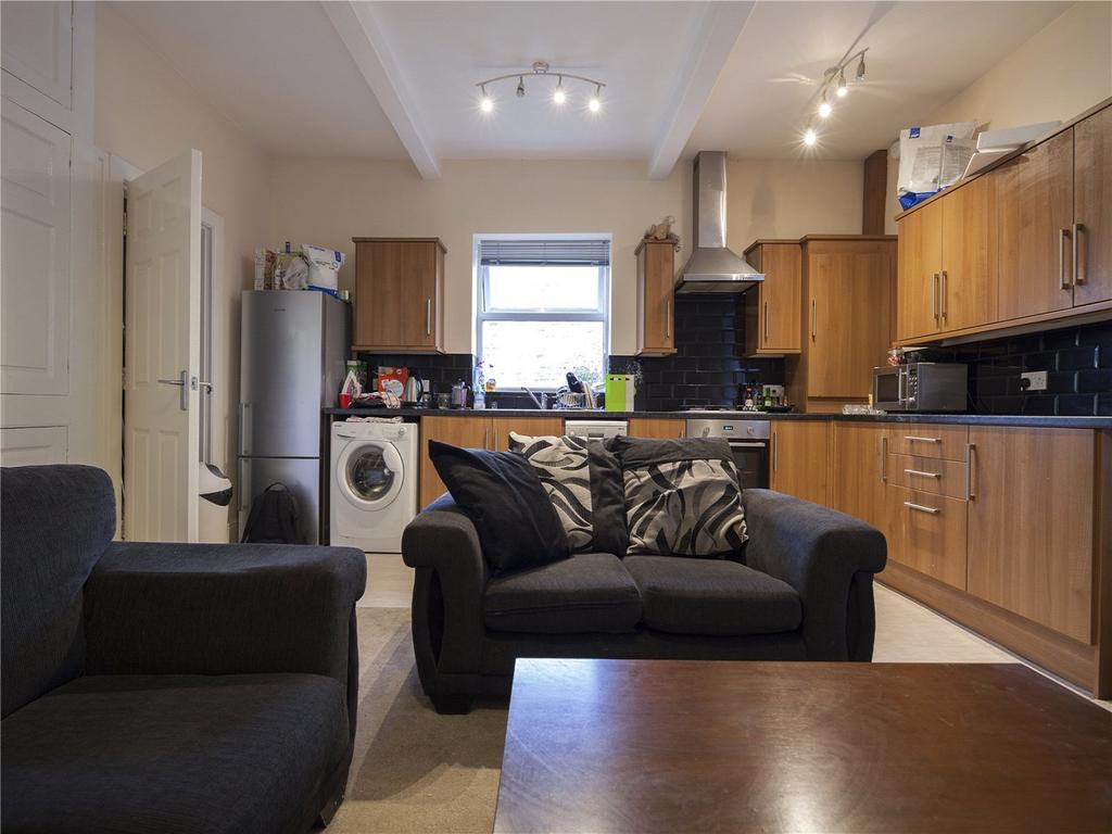 9 Kings Mill Lane, Huddersfield, HD1 4 bed semidetached house £1,543