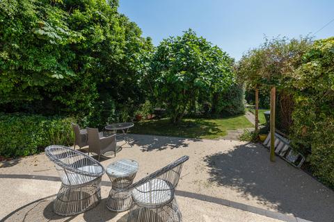 16 Marine Parade, Whitstable, CT5 2BG