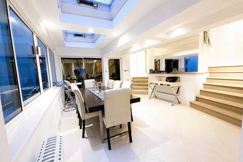 3 bedroom flat for sale, Three Bedroom Flat  For Sale Queens Gate Place South Kensington SW7