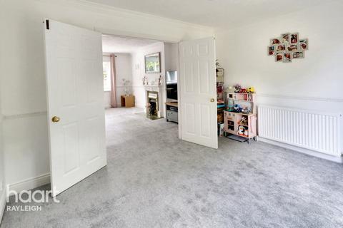 4 bedroom detached house for sale, Knivet Close, Rayleigh