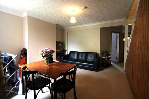 4 bedroom terraced house to rent, St Martins Road, Canterbury, CT1