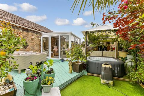 2 bedroom detached bungalow for sale, Scotts Close, Shalfleet, Newport, Isle of Wight