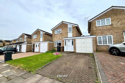 3 bedroom detached house to rent, Oving Close, Wigmore, LU2 9RN