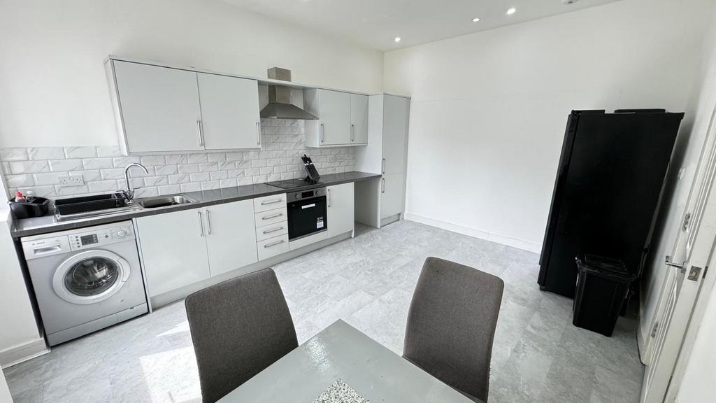 South Parade, Whitley Bay NE26 1 bed flat £795 pcm (£183 pw)