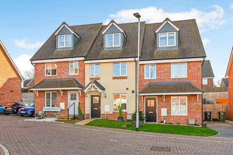 12 Foresters Drive, Liphook, GU30 7WR