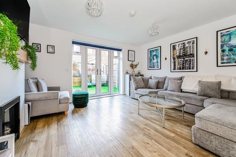 12 Foresters Drive, Liphook, GU30 7WR