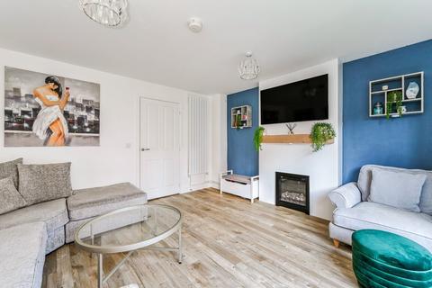 12 Foresters Drive, Liphook, GU30 7WR