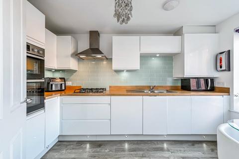 12 Foresters Drive, Liphook, GU30 7WR