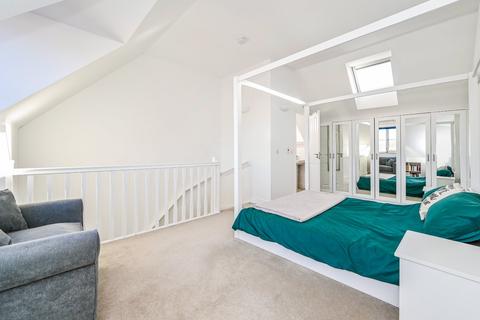 12 Foresters Drive, Liphook, GU30 7WR