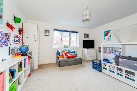 12 Foresters Drive, Liphook, GU30 7WR