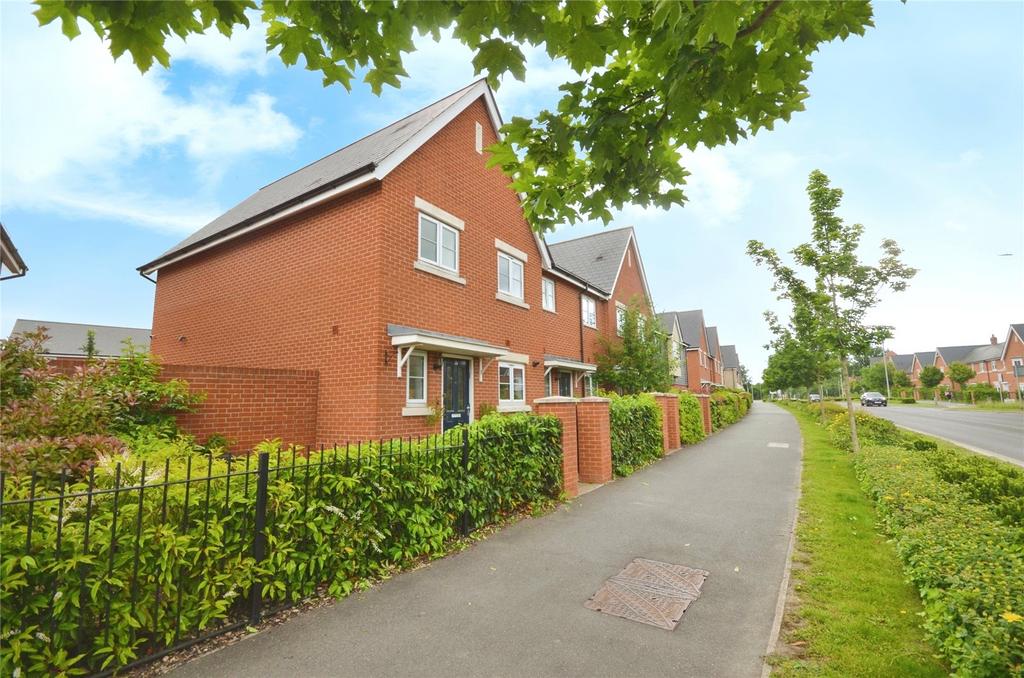 Wildeve Avenue, Colchester, Essex, CO4 3 bed end of terrace house - £ ...