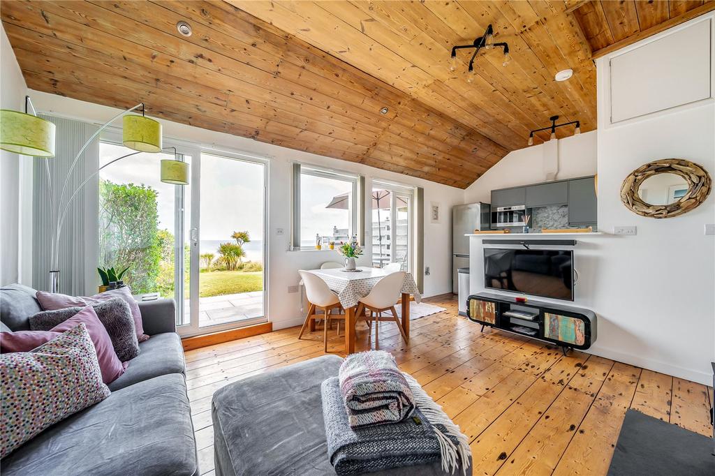 Sitting/Dining Room