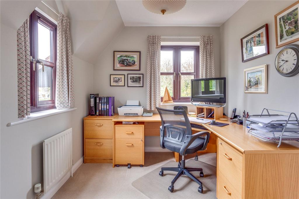 Bedroom 5 / Study