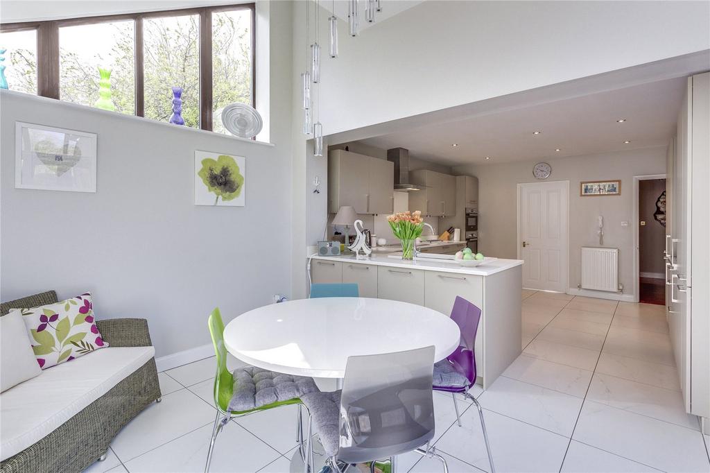 Kitchen/B'fast Room