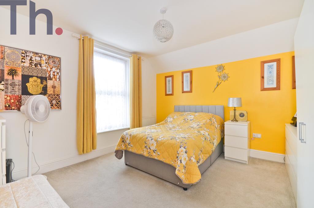 Bedroom 2 (2).JPG