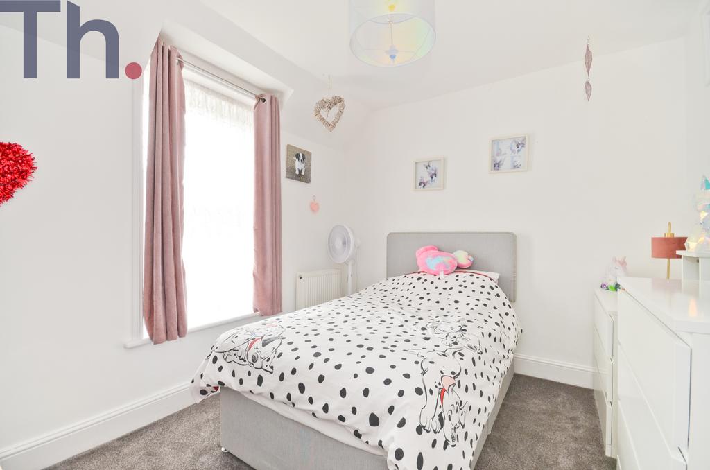 Bedroom 1.JPG