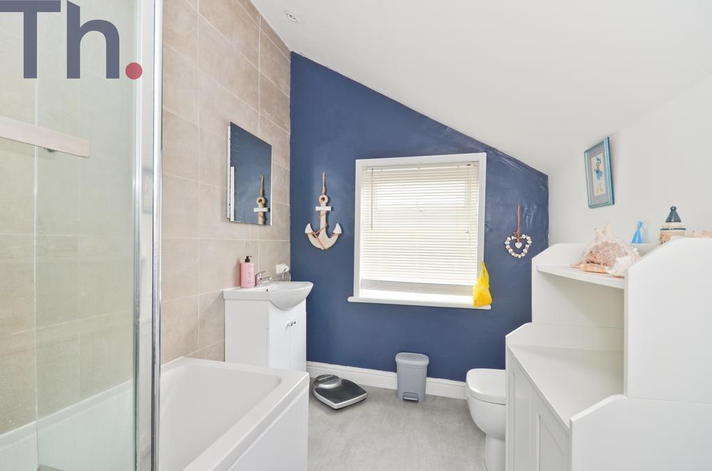 Bathroom (2).JPG